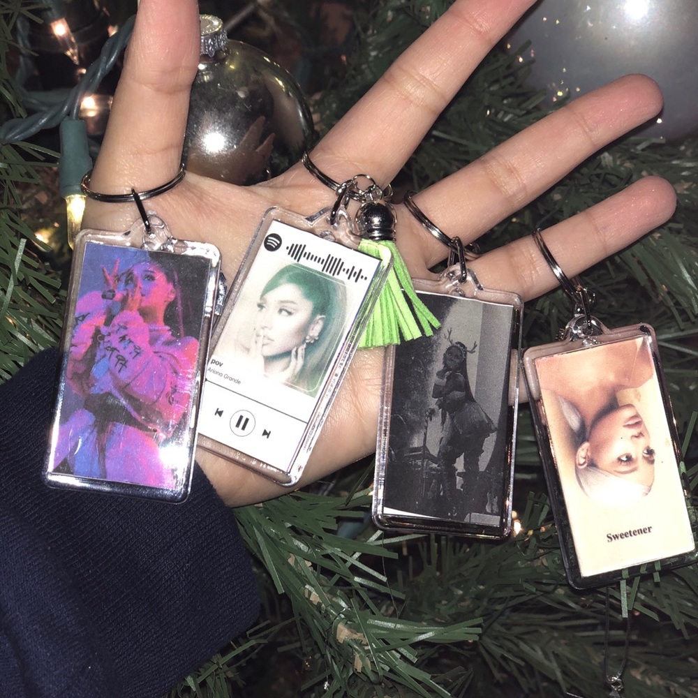 Artist Keychains - Picture 2 of 4